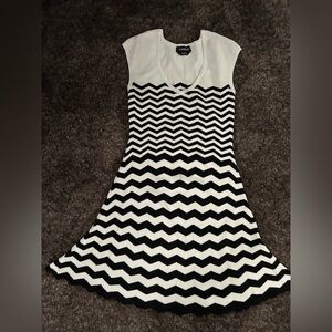 bebe Black & White Chevron V-Neck Mini Dress